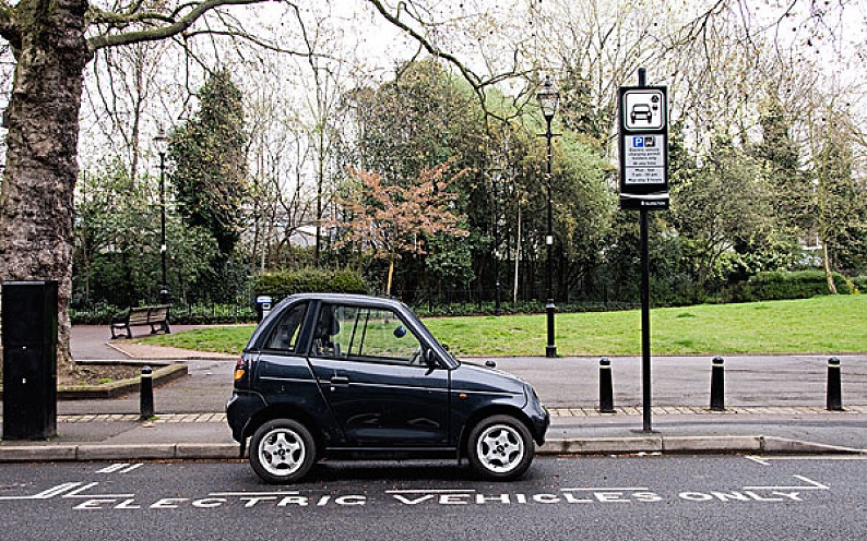 新能源汽车锂离子成年人免费看片快充与慢充电路上的差别